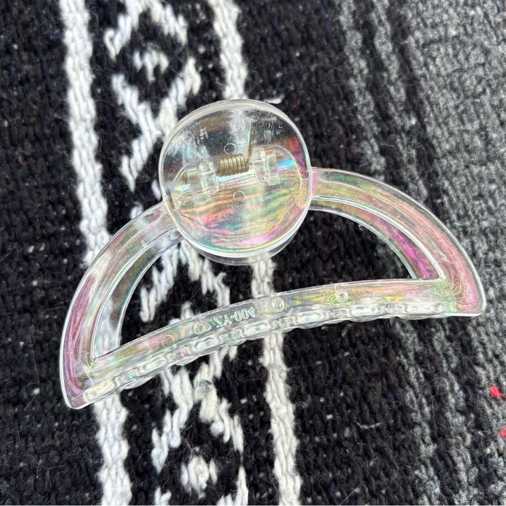 CLEAR RAINBOW ACRYLIC HAIR CLAW CLIP HAIR ACCESSORY